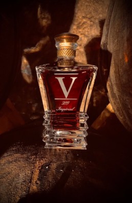 Gravure sur cristal carafe Cognac Barbotin. Une réalisation MSV, technique de Micro Sablage Verrier.