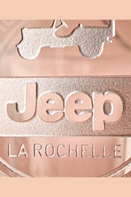 Détails gravure sur carafe pour la concession JEEP. Une réalisation MSV.